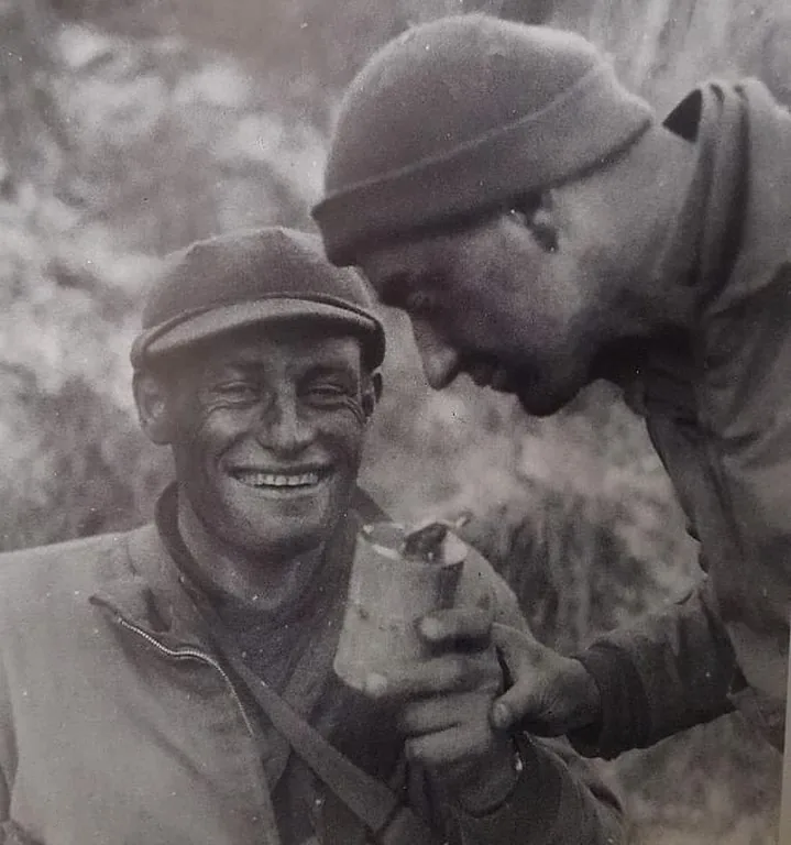 Arnold Schlaich coiffé de sa beanie à son arrivée à la ferme Ringlet après l’évasion de Marcouray, décembre 1944