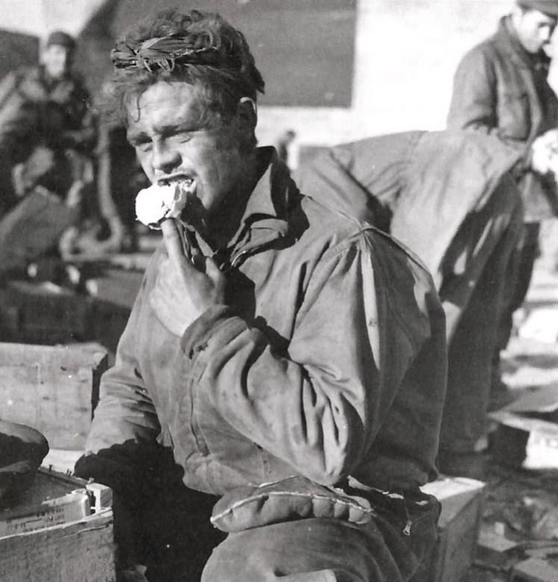 Hogans 400 · SOY 26 décembre 1944