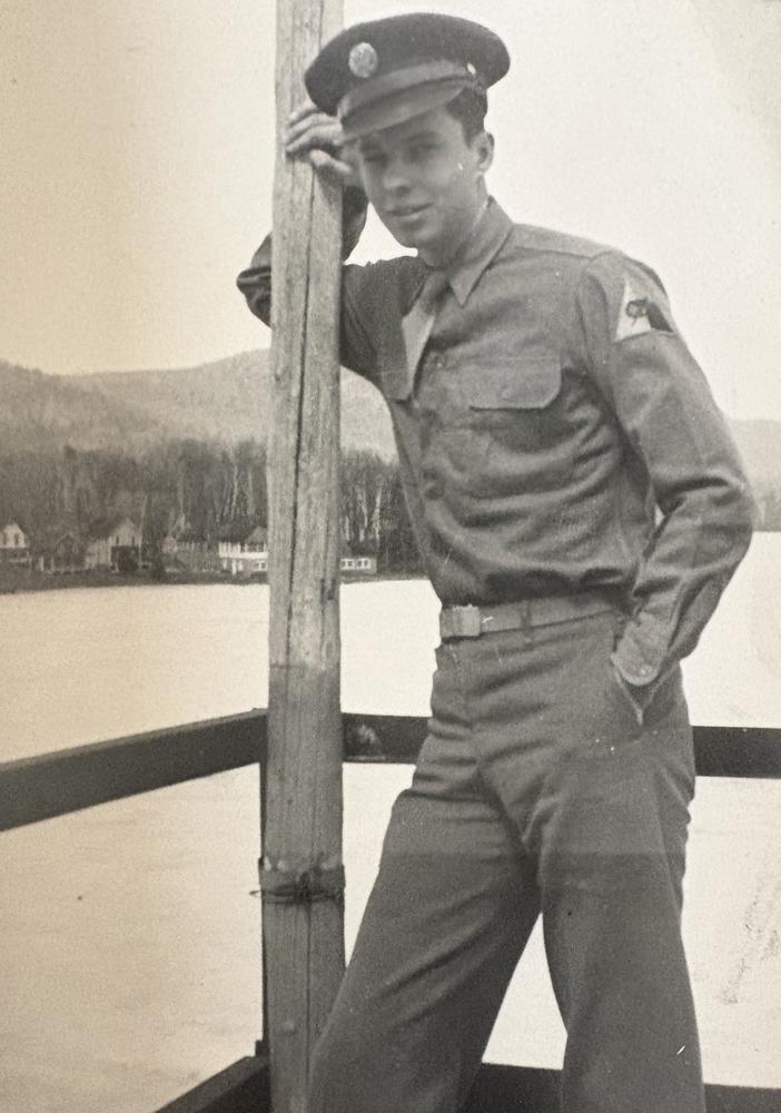 John A. Stewart en uniforme